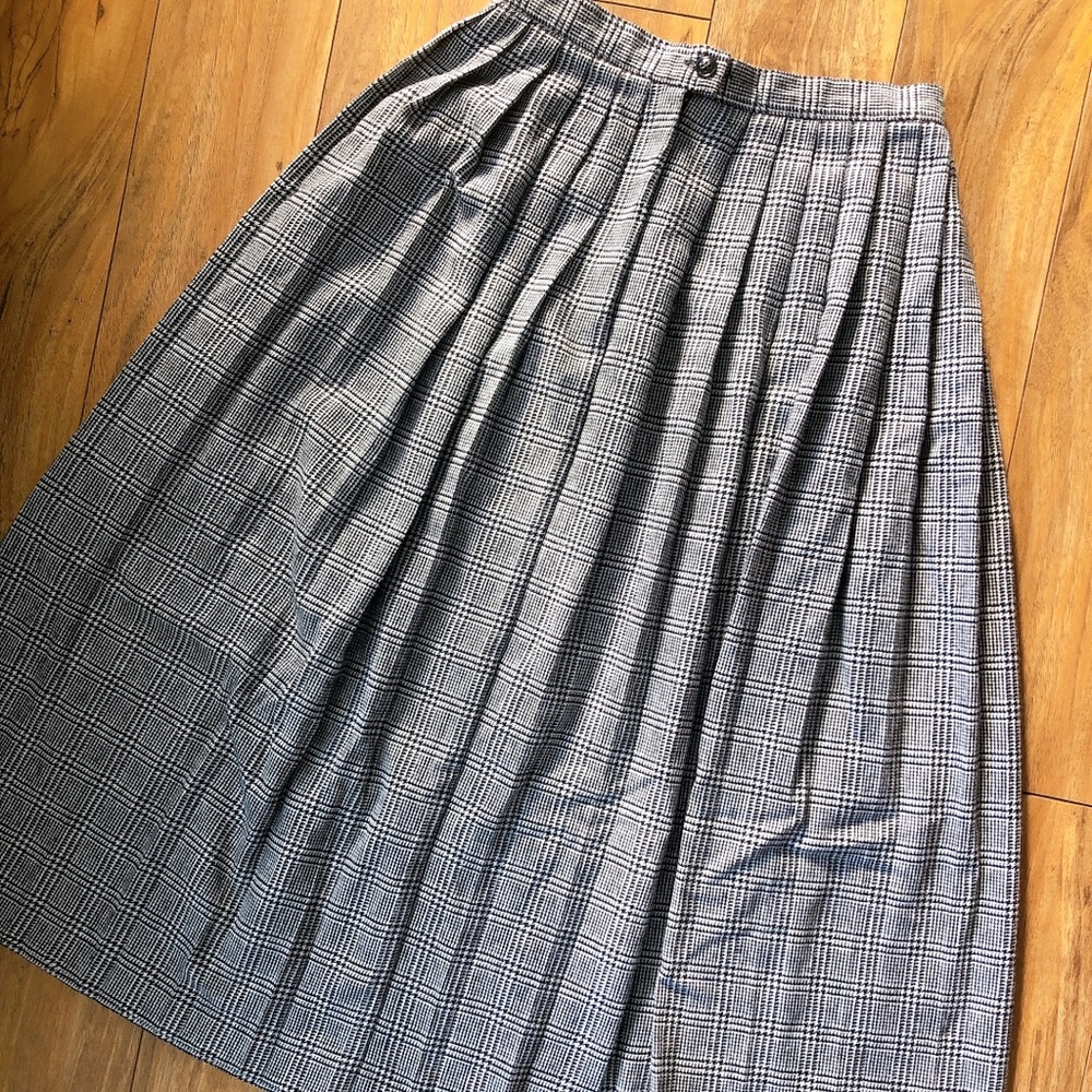 VINTAGE french long plaid pleated skirt midi 💼🎀 Academia Aesthetic